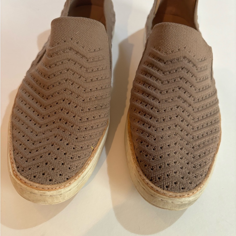 UGG 9 Taupe Slip-On Sneakers SHOES - Picture 3 of 13